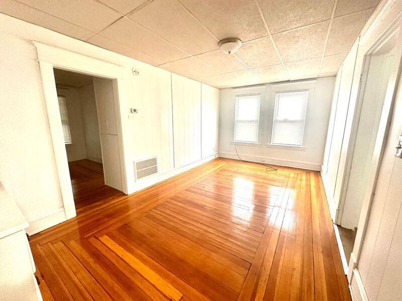 19 Ellen Ave #3L - Photo 6 of 10