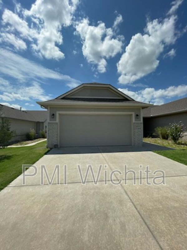 8113 E 34th Ct S - Photo 2 of 13