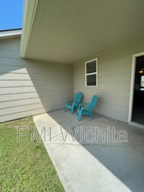 8113 E 34th Ct S - Photo 3 of 13