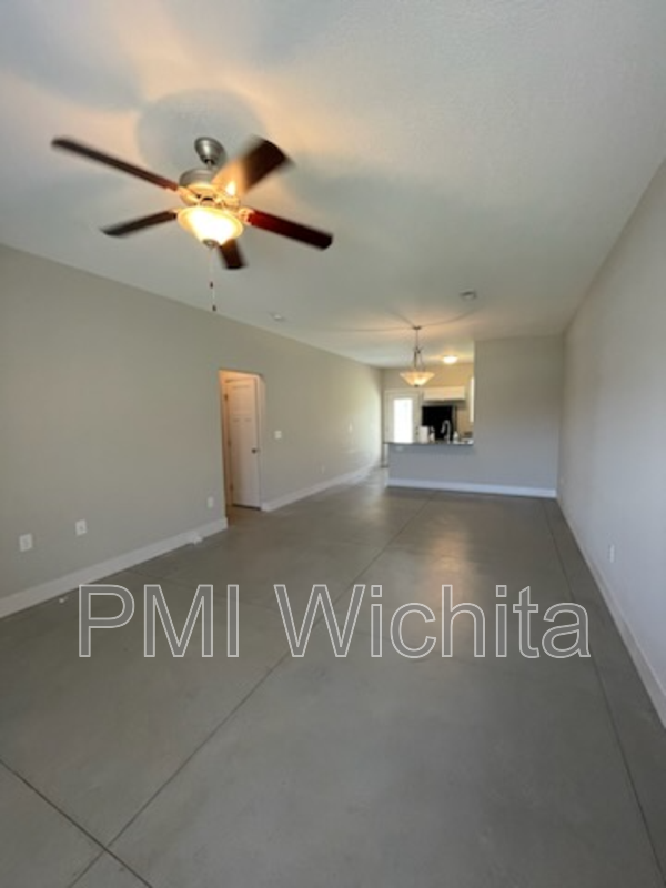 8113 E 34th Ct S - Photo 4 of 13