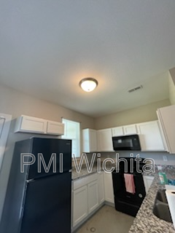 8113 E 34th Ct S - Photo 6 of 13