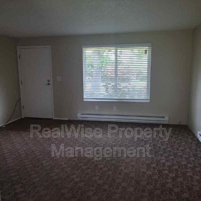 139 Miller St - Photo 3 of 16