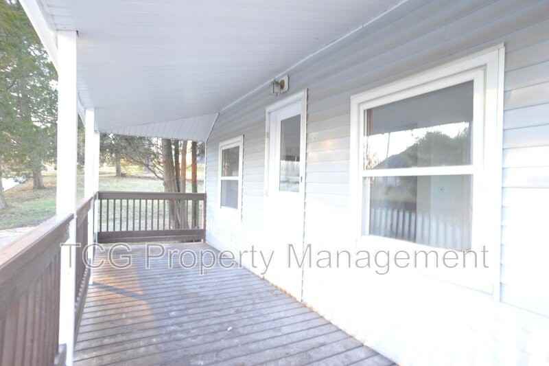 948 Best St - Photo 3 of 10