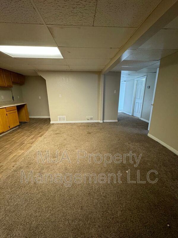 1154 Southwest #B - Photo 2 of 8
