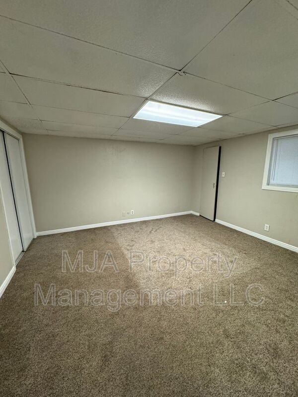 1154 Southwest #B - Photo 3 of 8