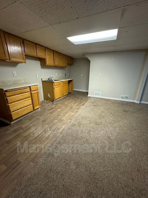 1154 Southwest #B - Photo 5 of 8