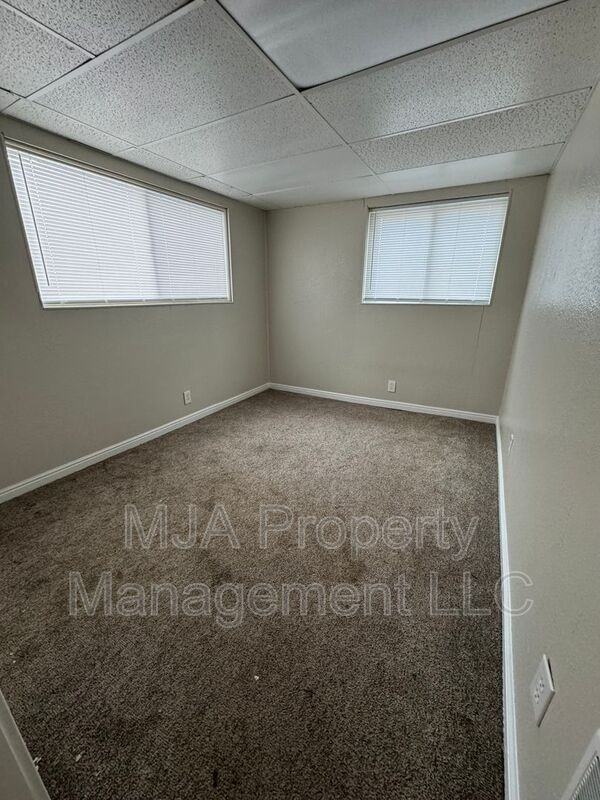 1154 Southwest #B - Photo 6 of 8