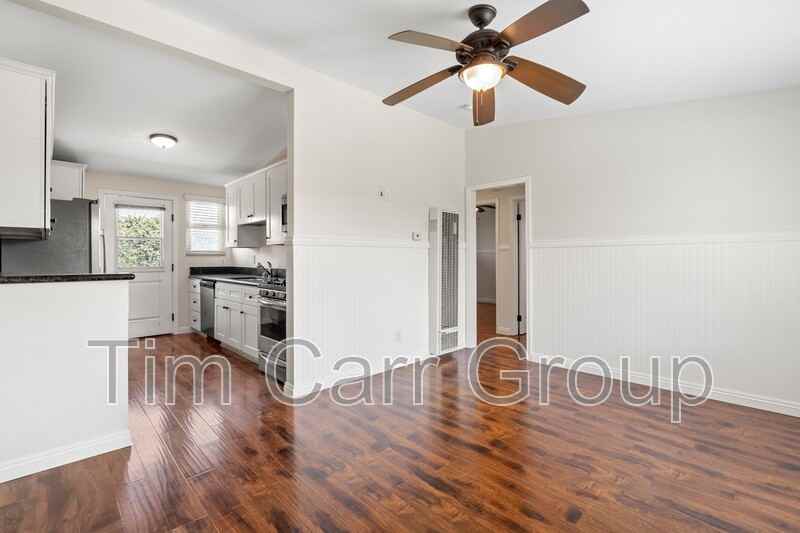 235 E 18th St #B - Photo 2 of 15