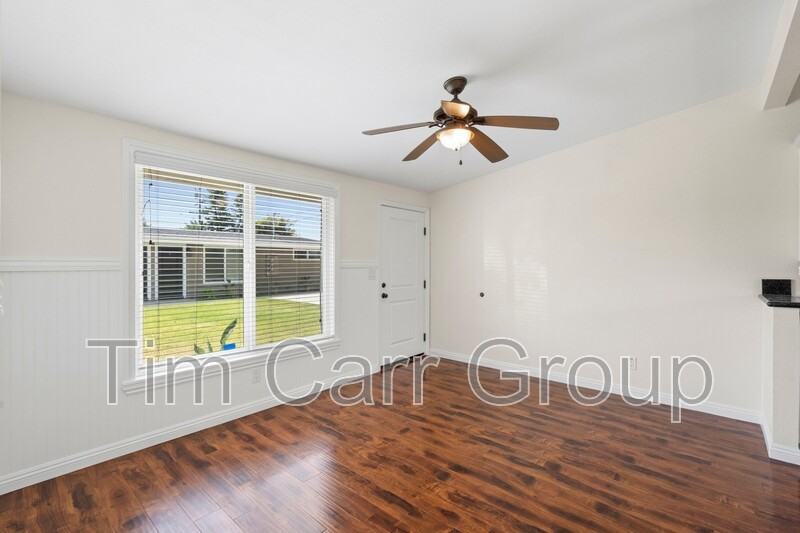 235 E 18th St #B - Photo 3 of 15