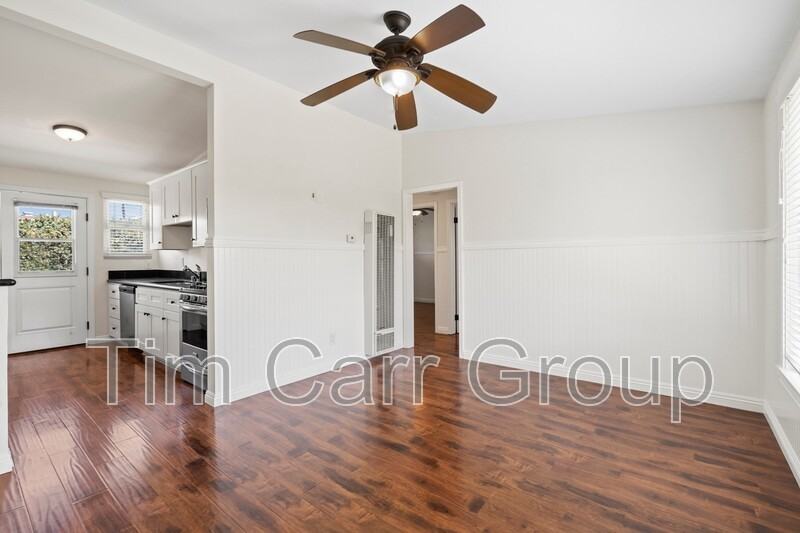 235 E 18th St #B - Photo 5 of 15