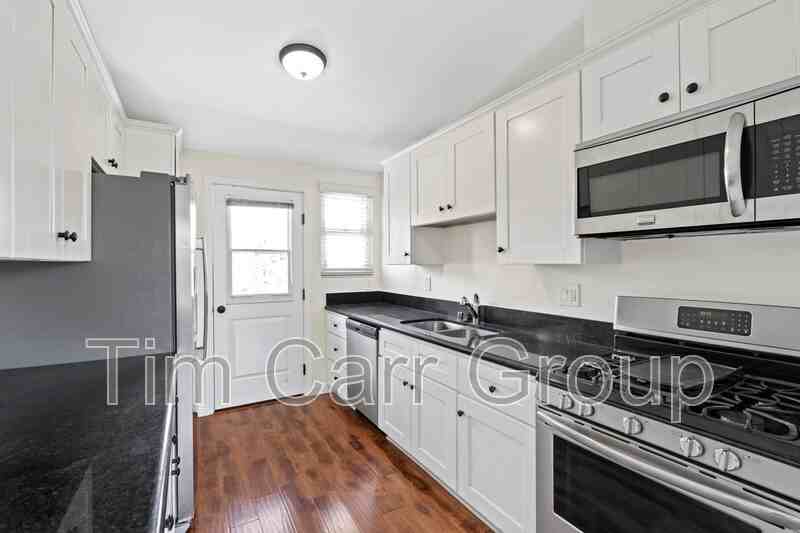 235 E 18th St #B - Photo 6 of 15