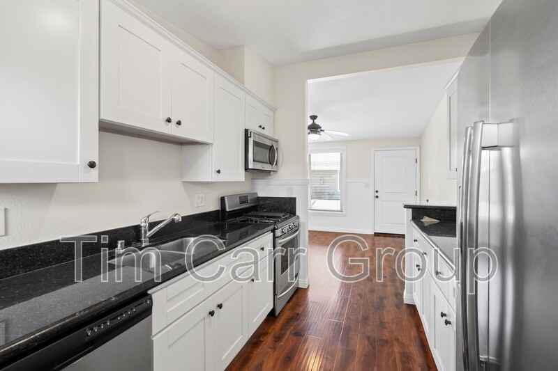 235 E 18th St #B - Photo 7 of 15