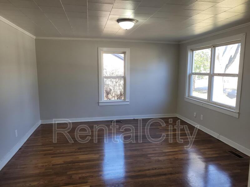 141 Peach St - Photo 2 of 15