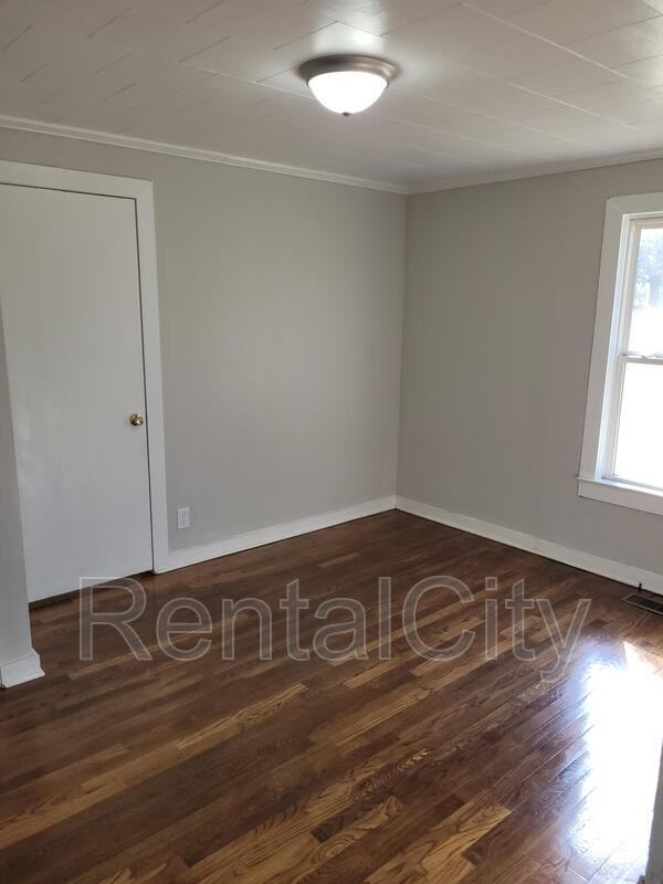 141 Peach St - Photo 3 of 15