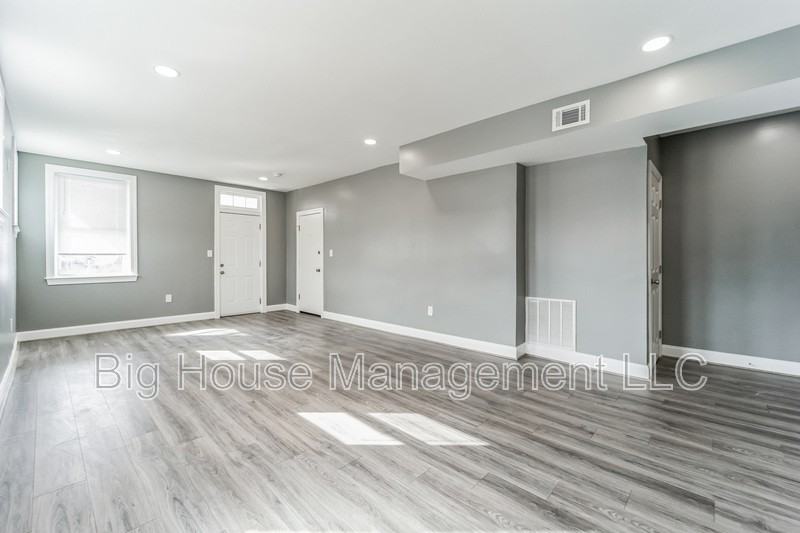 4806 Liberty Heights Ave #4 - Photo 4 of 15