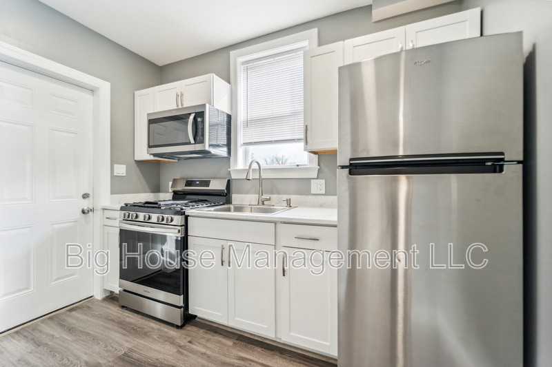 4806 Liberty Heights Ave #4 - Photo 7 of 15