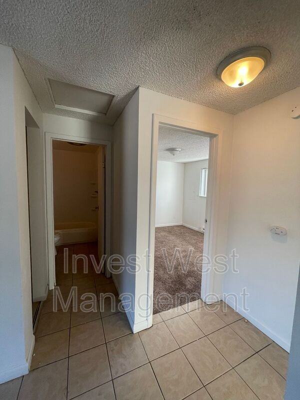 944 33rd Ave - Photo 4 of 11