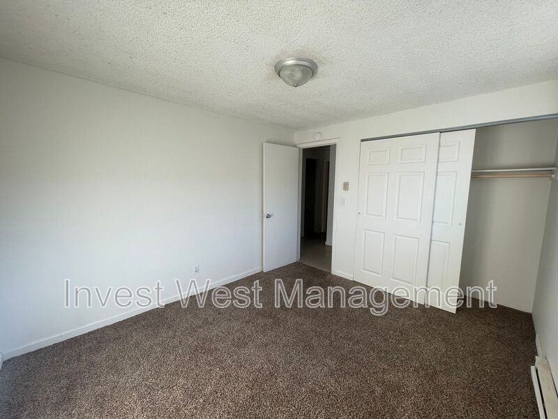 944 33rd Ave - Photo 5 of 11