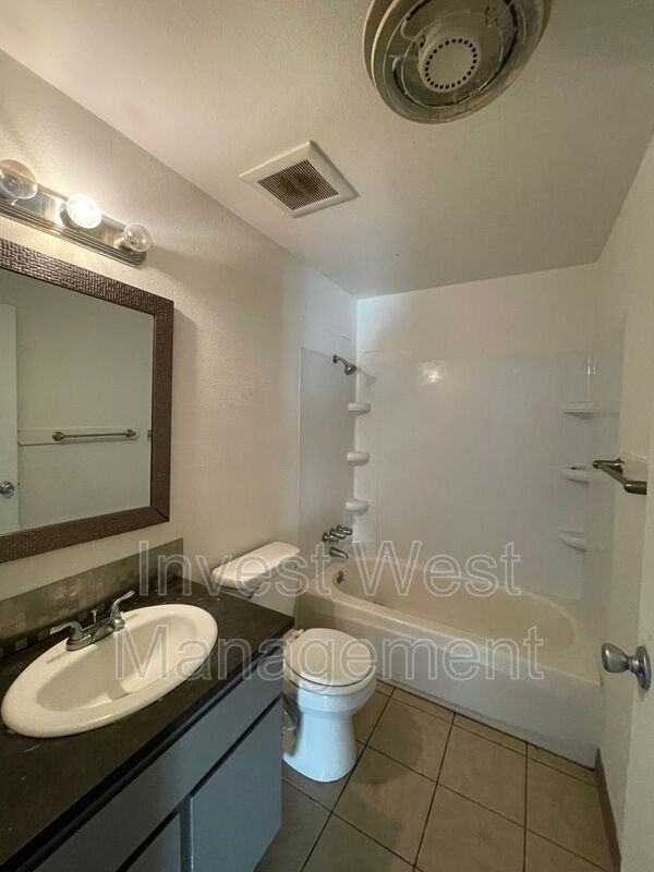 944 33rd Ave - Photo 7 of 11