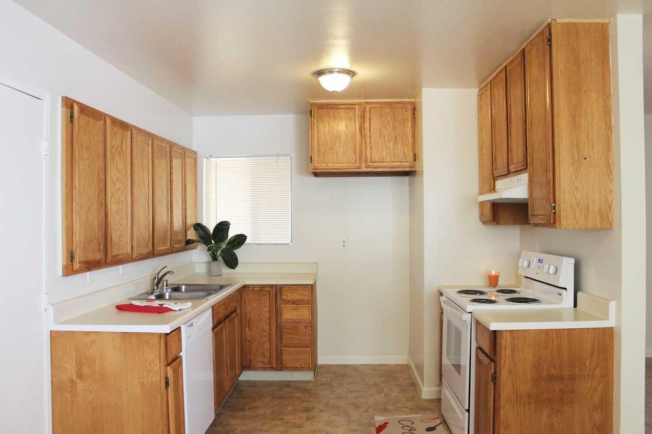 3538 Hillsborough Dr - Photo 2 of 10