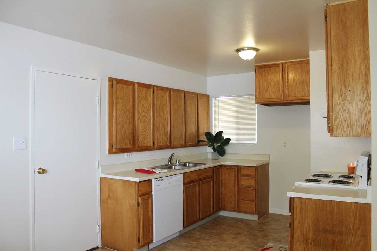 3538 Hillsborough Dr - Photo 3 of 10