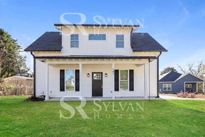 107 Linwood St - Photo 2 of 16