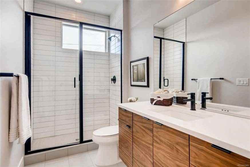1906 Grove St #1 - Photo 6 of 10