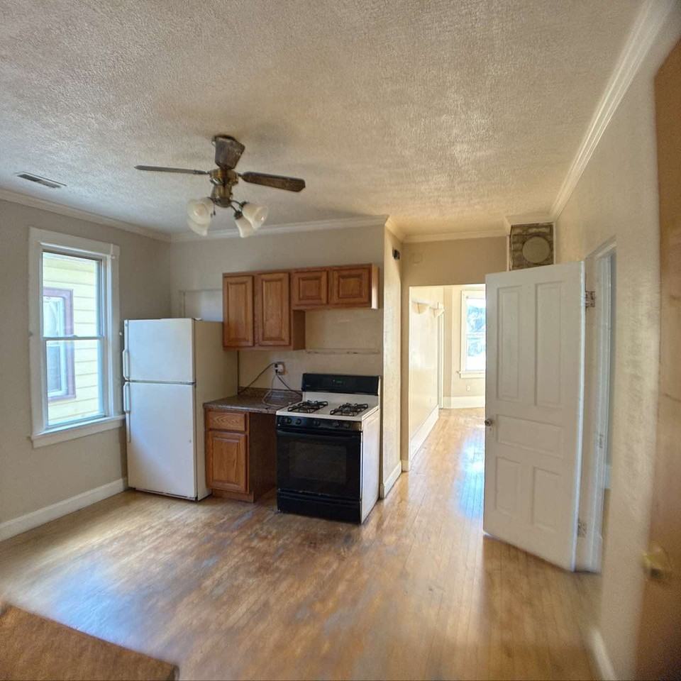 2344A S 18th St - Photo 2 of 9