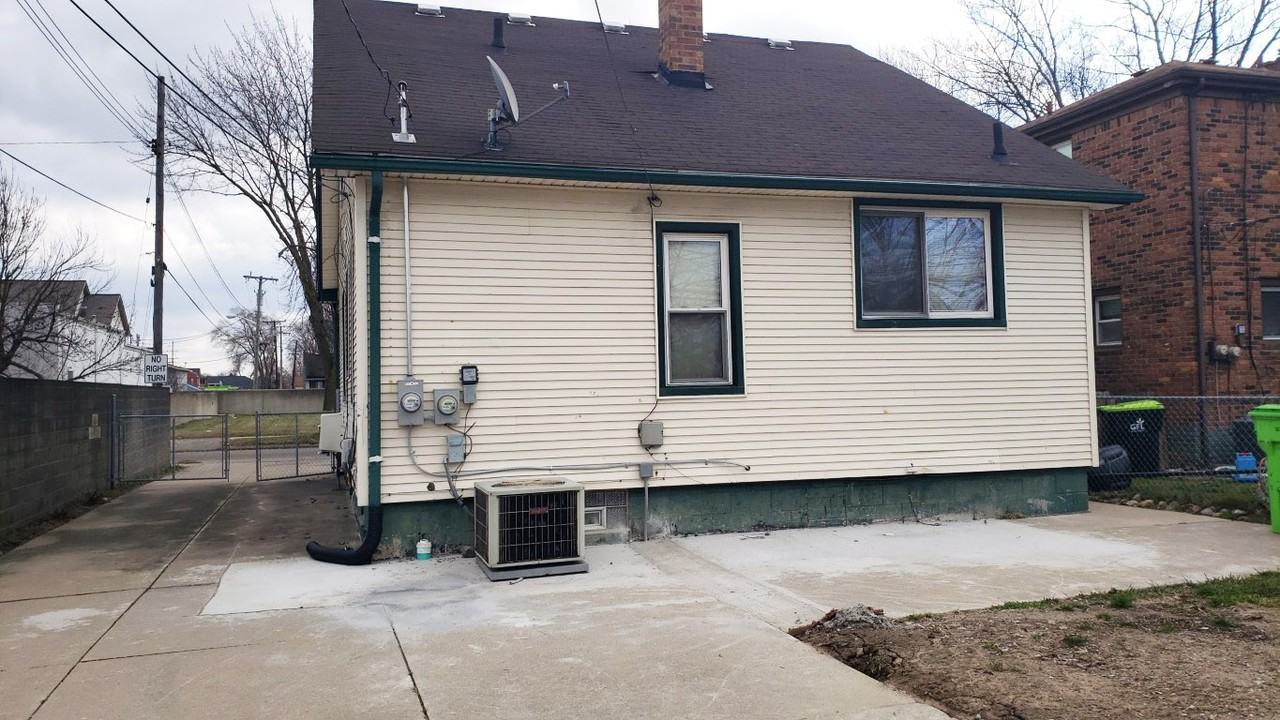 28833 Groveland St #1 - Photo 4 of 34