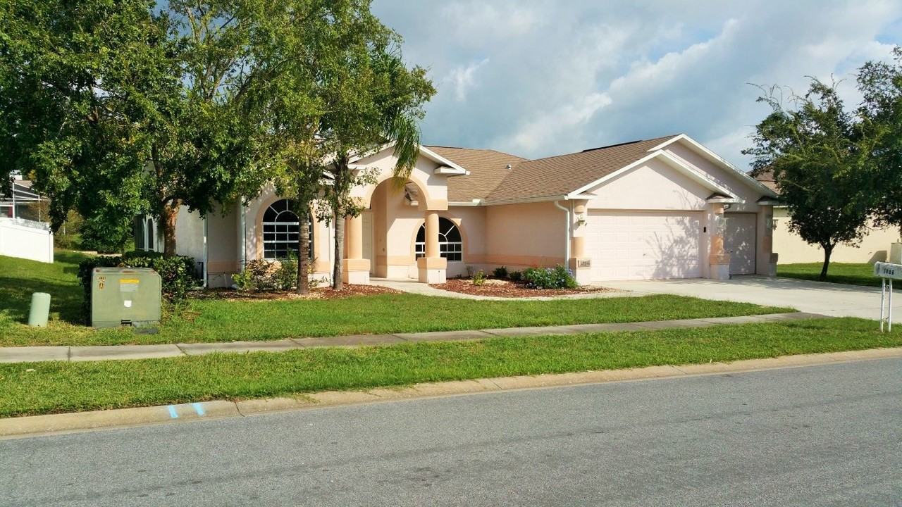 1086 Overland Dr - Photo 3 of 41