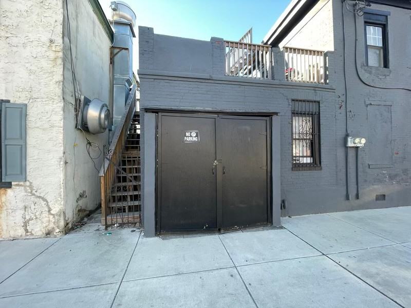 226 Vine St - Photo 3 of 6