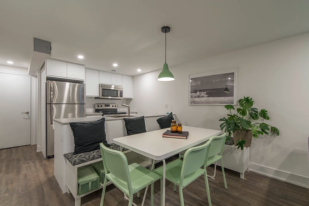 150 Meadowlands Dr W #B - Photo 2 of 9