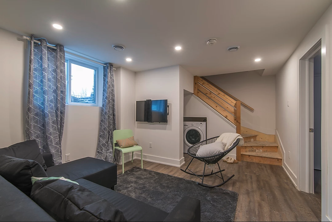 150 Meadowlands Dr W #B - Photo 3 of 9