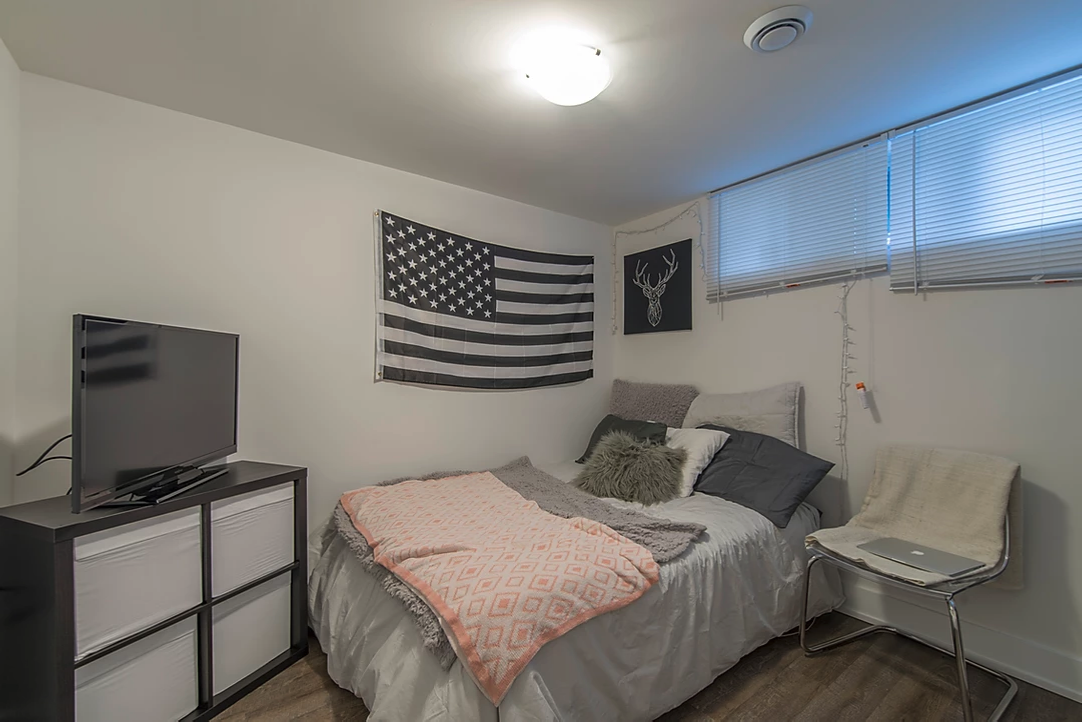 150 Meadowlands Dr W #B - Photo 7 of 9