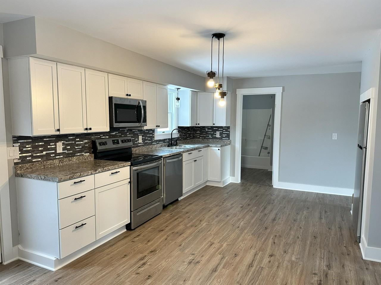 34 Windsor St #1 - Photo 3 of 25