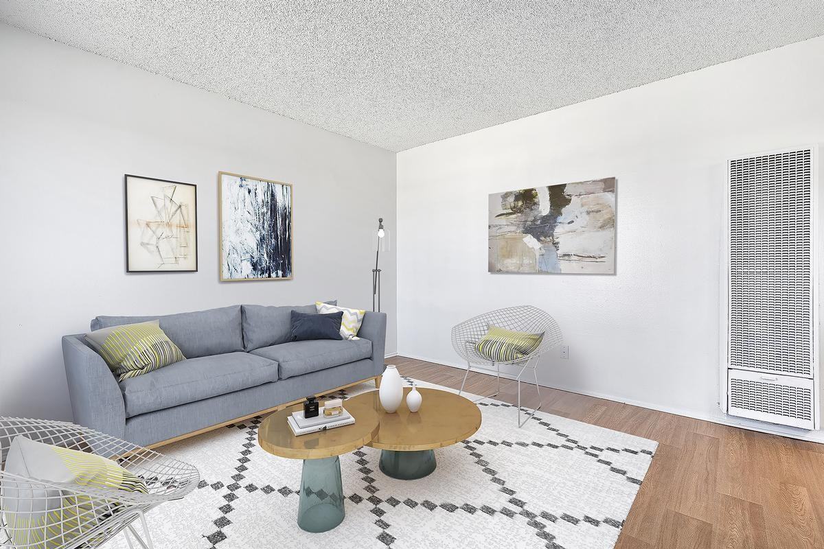 466 W Washington Ave - Photo 5 of 11