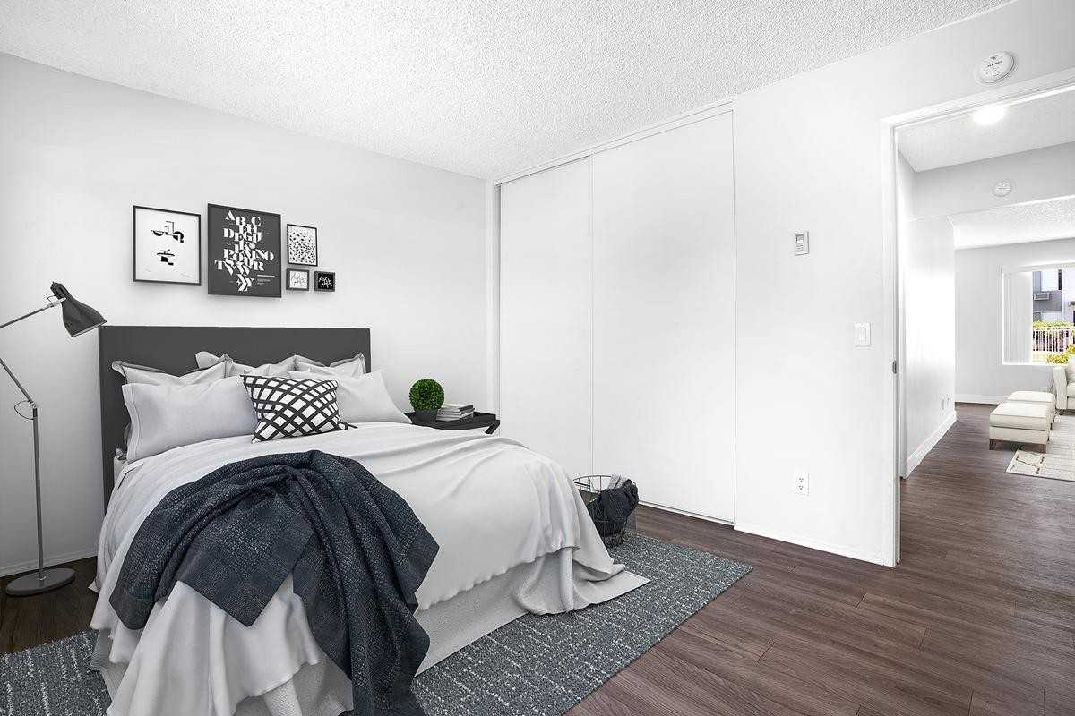 466 W Washington Ave - Photo 3 of 11