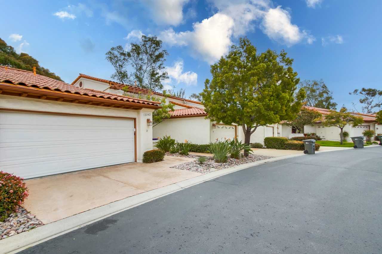 12242 Paseo Lucido - Photo 2 of 39