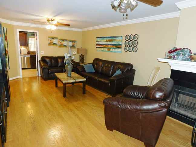 18708 Wimbledon Cir - Photo 2 of 9