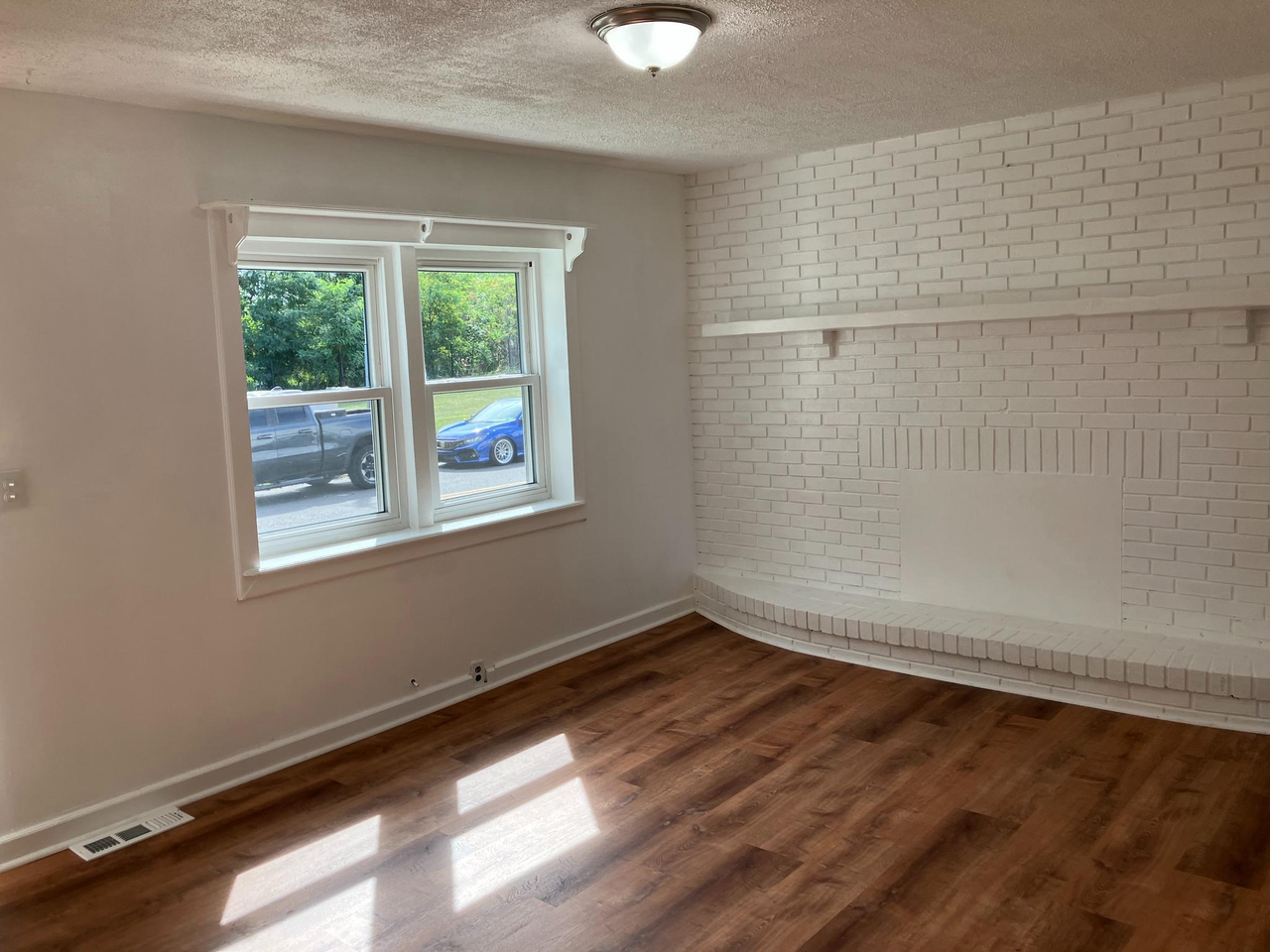 82 Harding Ave - Photo 2 of 11