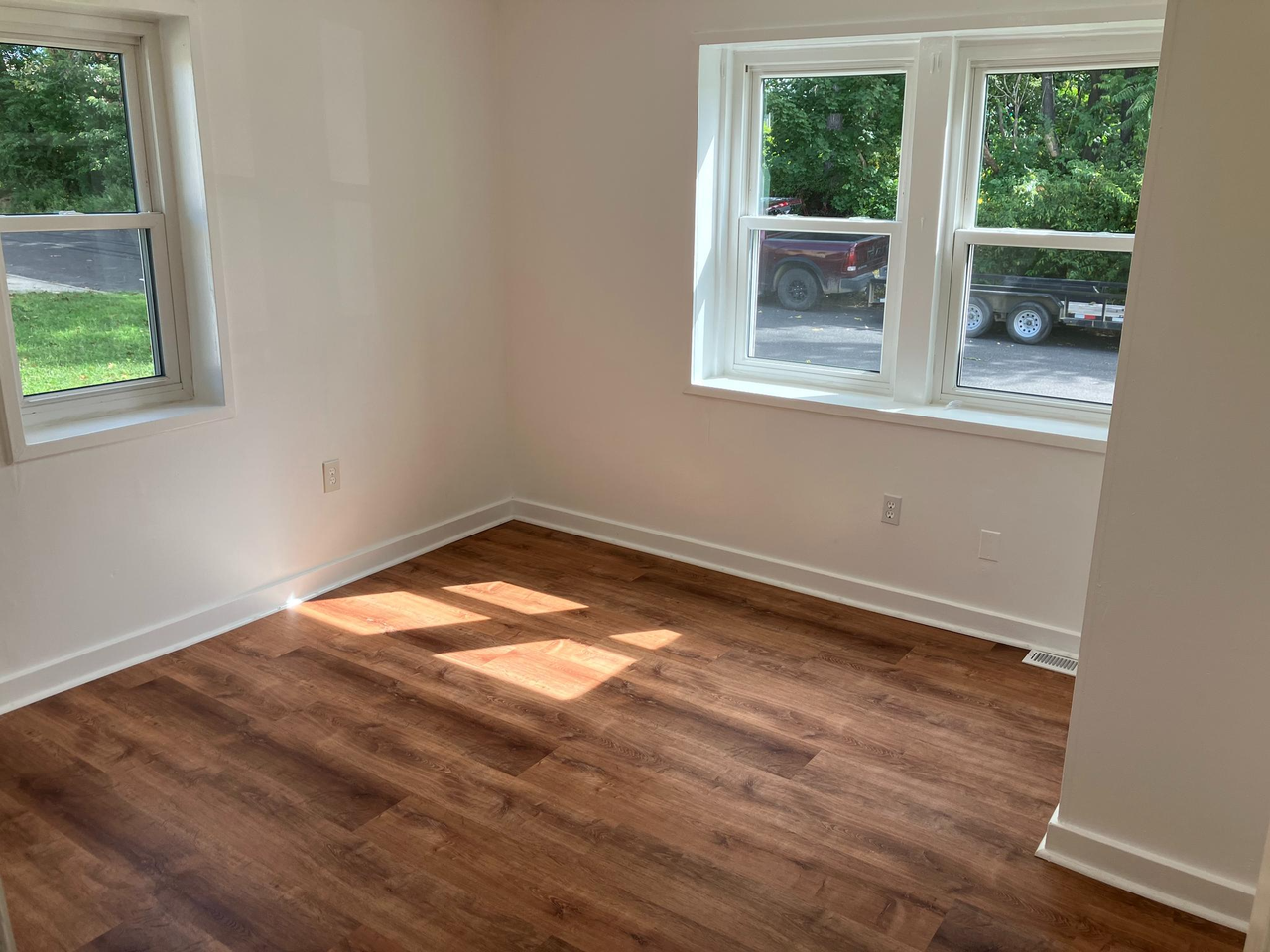 82 Harding Ave - Photo 3 of 11