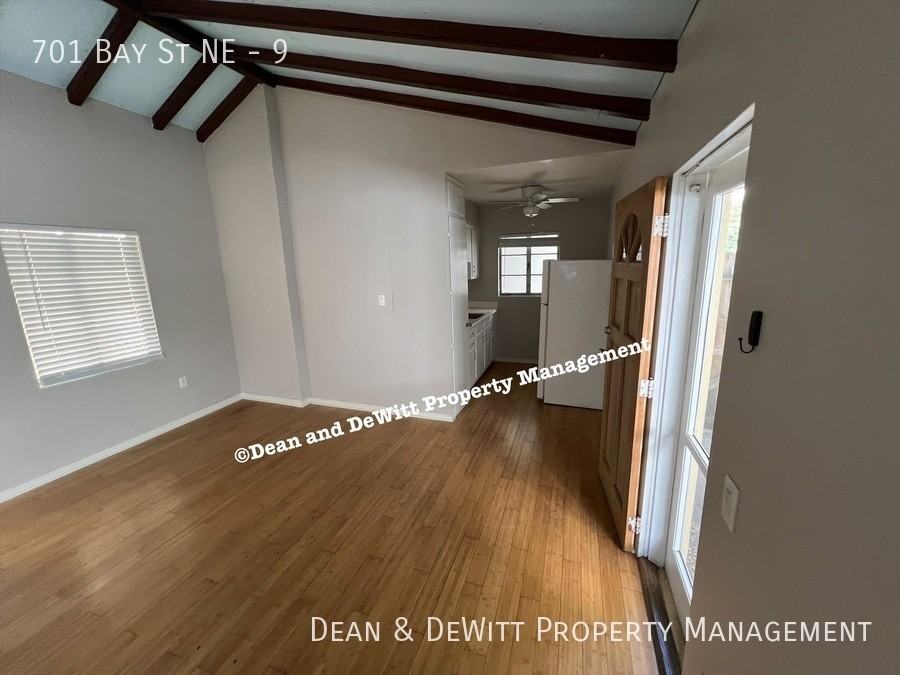 701 Bay St Ne #9 - Photo 5 of 22