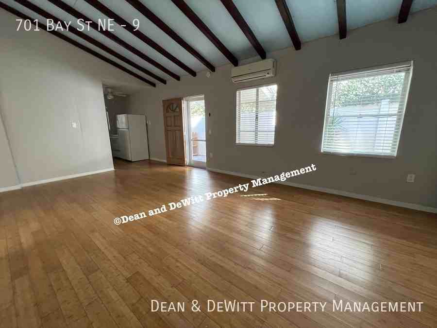 701 Bay St Ne #9 - Photo 6 of 22