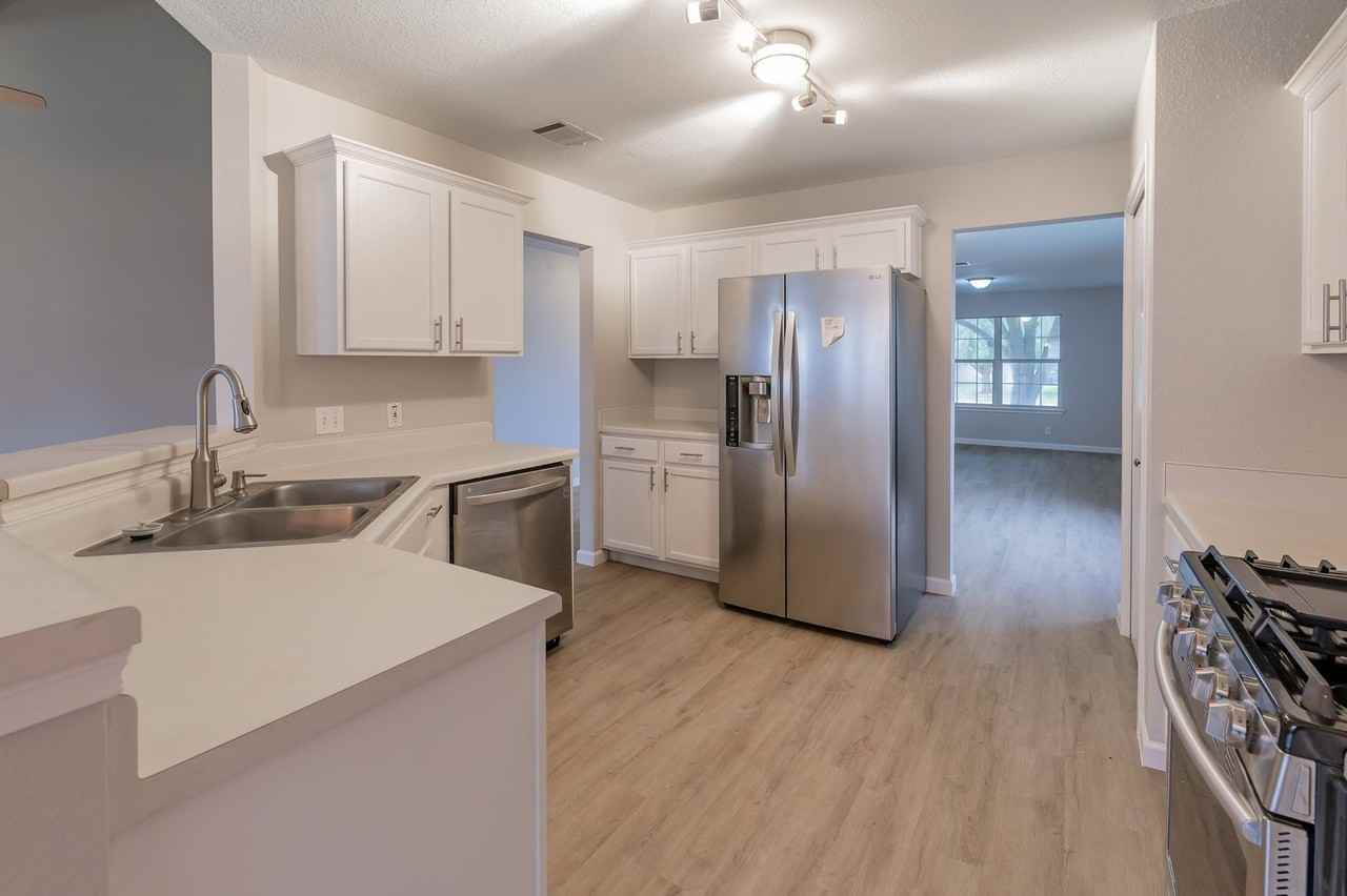 101 Azalea Dr - Photo 3 of 34