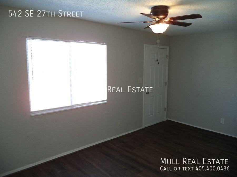 542 Se 27th St - Photo 3 of 9