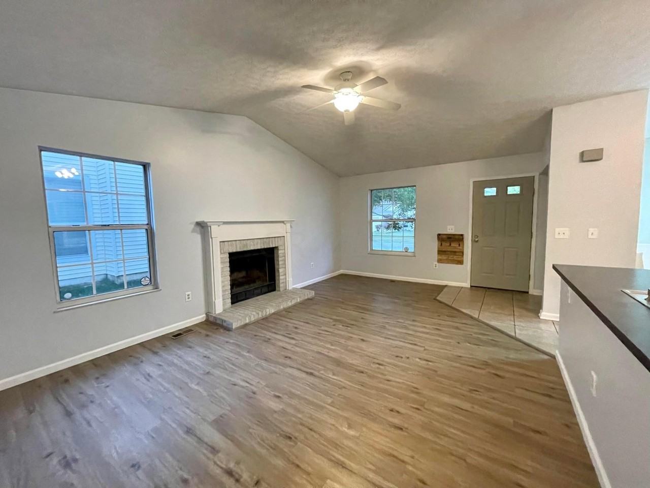 3571 Frenchpark Dr - Photo 3 of 24