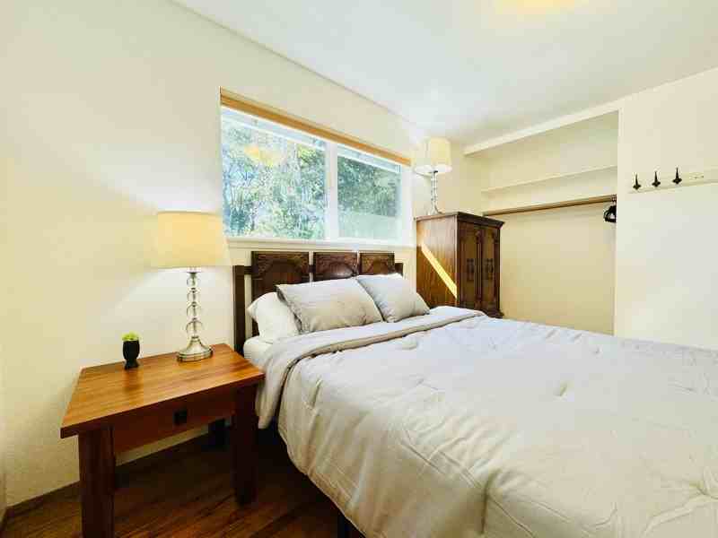 3570 Vienna Dr - Photo 3 of 31