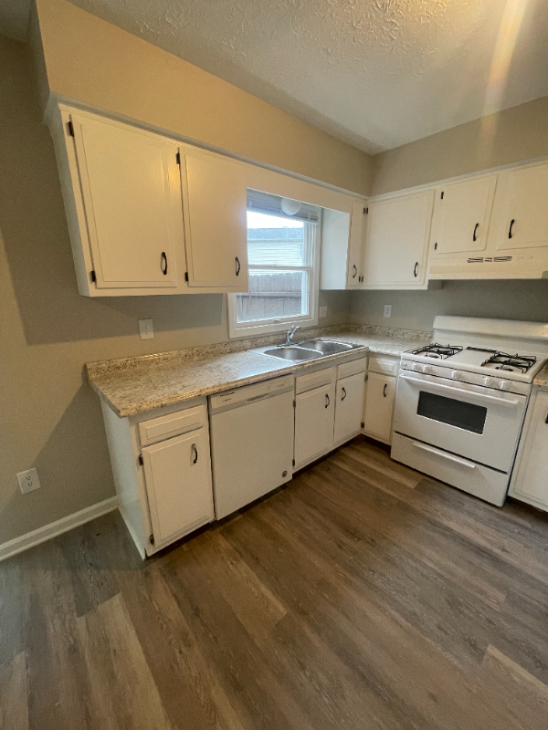 2232 Harsh Ave Se - Photo 2 of 13
