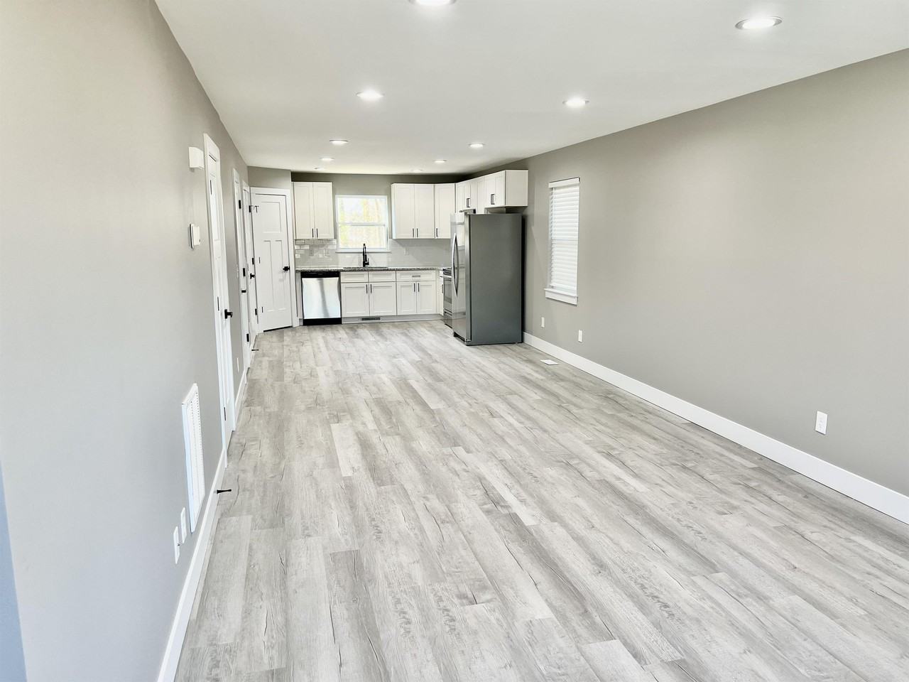 1556 S Aspen street - Photo 3 of 26