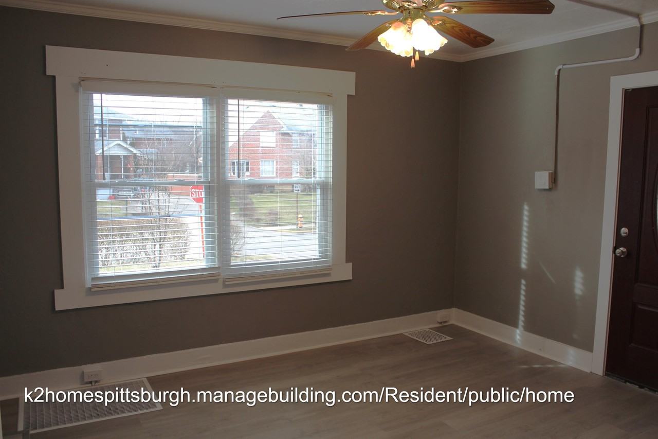 1018 Pennsylvania Ave #1 - Photo 3 of 12